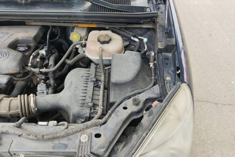 Used Buick GL8 2014 2.4L Classic Edition Engine Bay Left