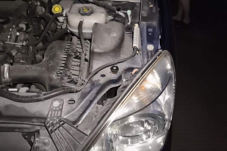 Used Buick GL8 2014 2.4L Comfort Edition Engine Bay Left