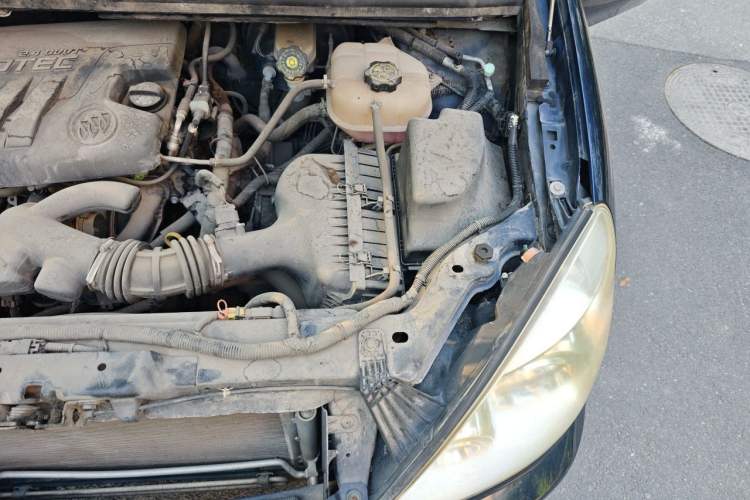 Used Buick GL8 2014 2.4L Comfort Edition Engine Bay Left