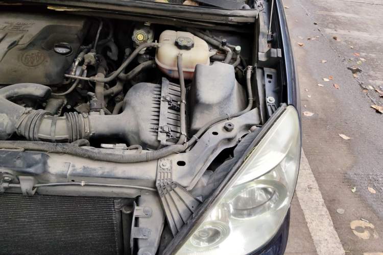 Used Buick GL8 2014 2.4L Classic Edition Engine Bay Left