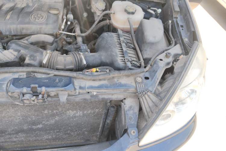 Used Buick GL8 2014 2.4L Classic Edition Engine Bay Left