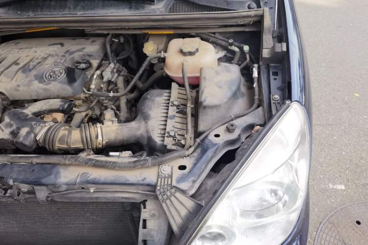 Used Buick GL8 2014 2.4L Comfort Edition Engine Bay Left