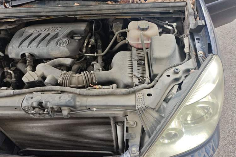 Used Buick GL8 2014 2.4L Executive Edition Engine Bay Left