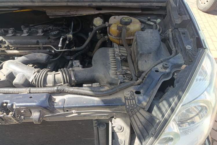 Used Buick GL8 2014 2.4L Classic Edition Engine Bay Left