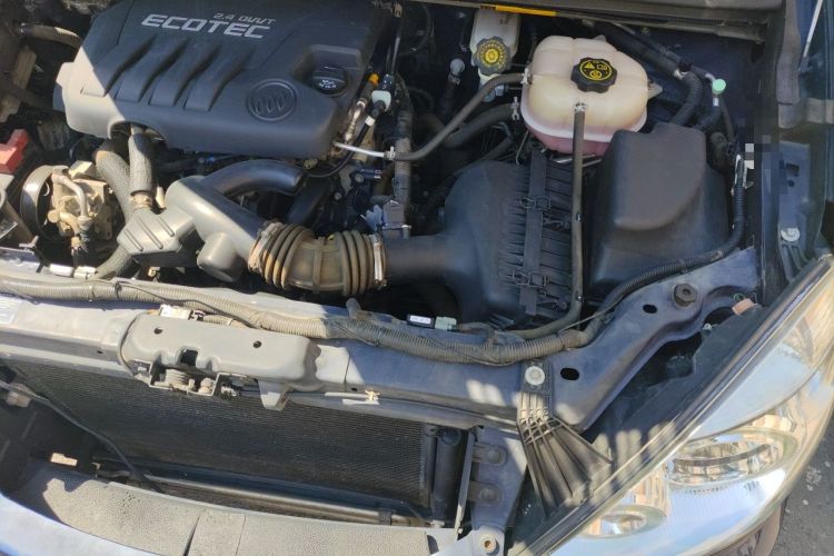 Used Buick GL8 2014 2.4L Classic Edition Engine Bay Left