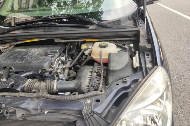 Used Buick GL8 2014 2.4L Classic Edition Engine Bay Left