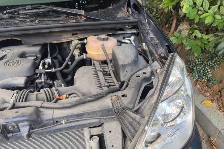 Used Buick GL8 2014 2.4L Classic Edition Engine Bay Left