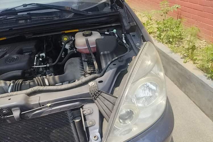 Used Buick GL8 2014 2.4L Executive Edition Engine Bay Left