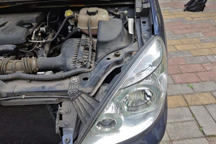 Used Buick GL8 2014 2.4L Classic Edition Engine Bay Left