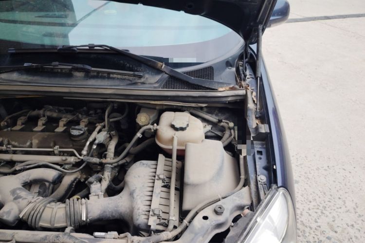 Used Buick GL8 2014 2.4L Classic Edition Engine Bay Left