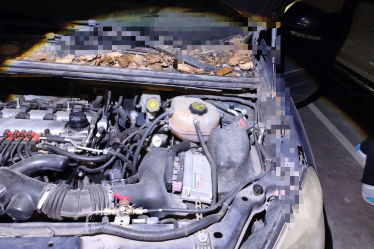 Used Buick GL8 2014 2.4L Comfort Edition Engine Bay Left