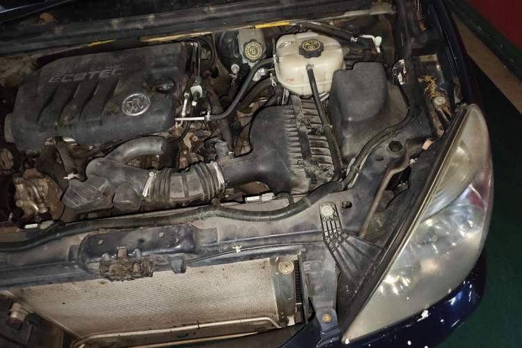 Used Buick GL8 2014 2.4L Classic Edition Engine Bay Left