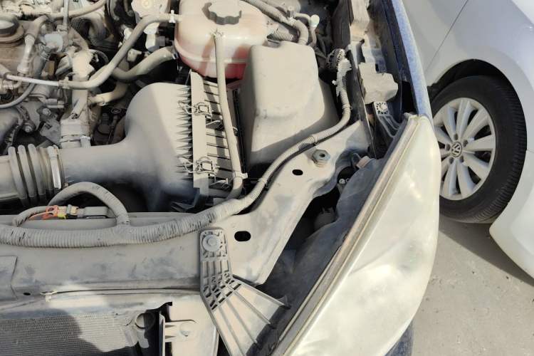 Used Buick GL8 2014 2.4L Classic Edition Engine Bay Left