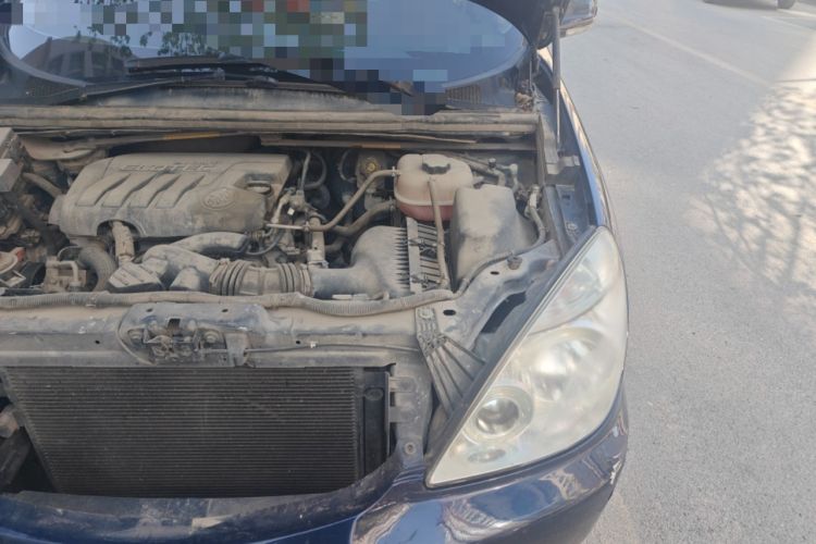 Used Buick GL8 2014 2.4L Classic Edition Engine Bay Left