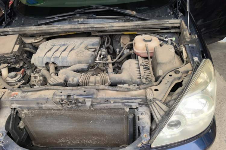 Used Buick GL8 2014 2.4L Classic Edition Engine Bay Left