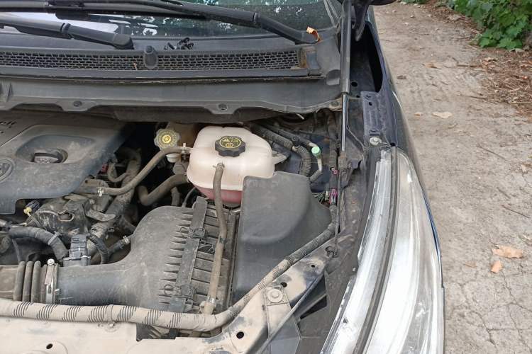 Used Buick GL8 2014 2.4L LT Luxury Business Executive Edition Engine Bay Left
