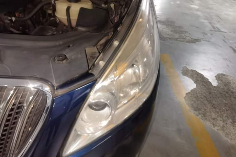 Used Buick GL8 2014 2.4L CT Luxury Business Comfort Edition Engine Bay Left