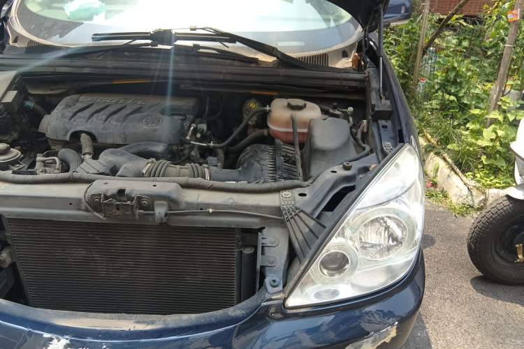 Used Buick GL8 2014 2.4L Comfort Edition Engine Bay Left