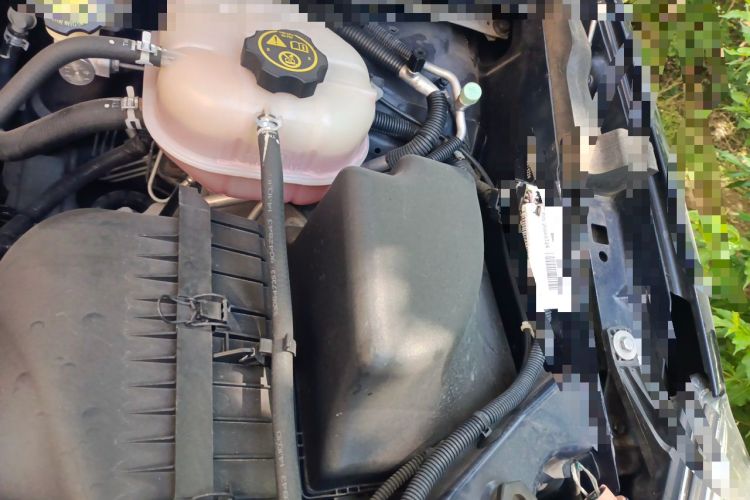 Used Buick GL8 2014 2.4L Classic Edition Engine Bay Left