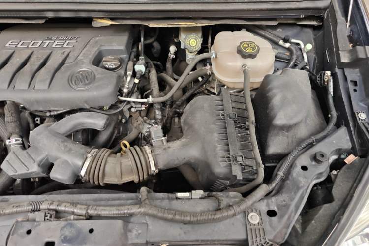 Used Buick GL8 2014 2.4L Executive Edition Engine Bay Left