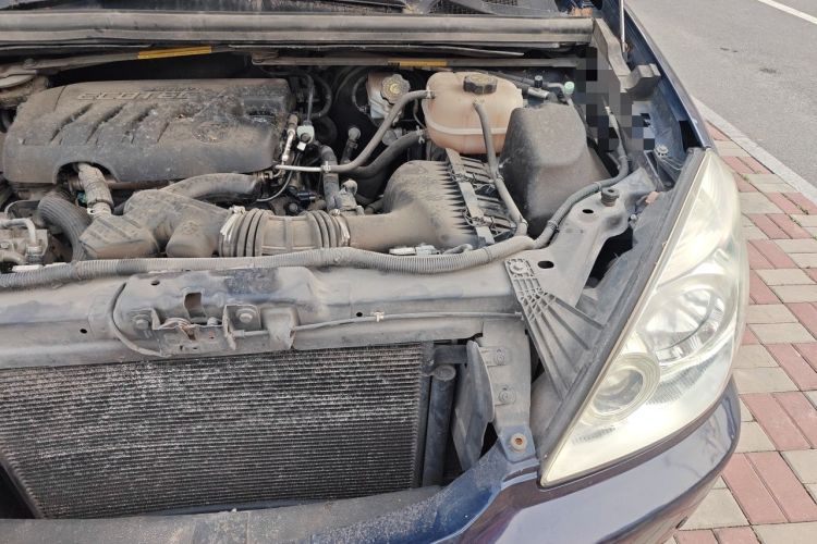 Used Buick GL8 2014 2.4L Comfort Edition Engine Bay Left