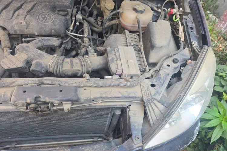 Used Buick GL8 2014 2.4L Classic Edition Engine Bay Left