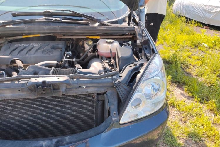 Used Buick GL8 2014 2.4L Classic Edition Engine Bay Left