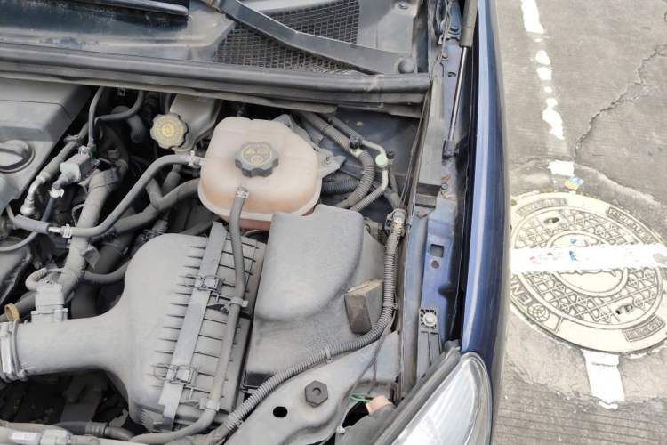 Used Buick GL8 2014 2.4L Classic Edition Engine Bay Left