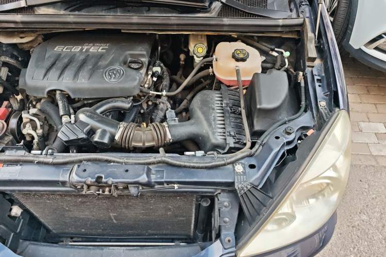 Used Buick GL8 2014 2.4L Classic Edition Engine Bay Left