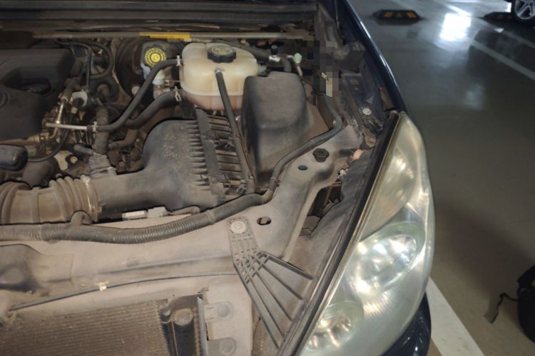 Used Buick GL8 2014 2.4L Executive Edition Engine Bay Left