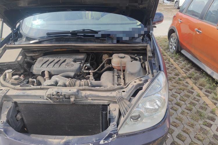Used Buick GL8 2014 2.4L Classic Edition Engine Bay Left