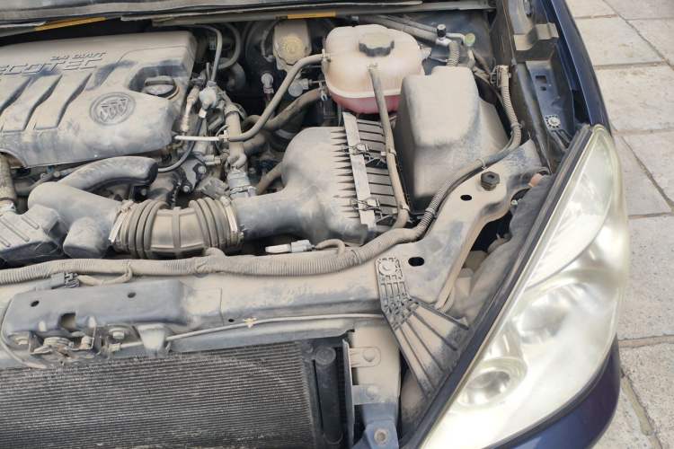 Used Buick GL8 2014 2.4L Comfort Edition Engine Bay Left