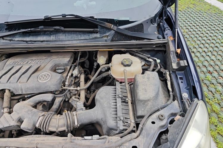Used Buick GL8 2014 2.4L Classic Edition Engine Bay Left