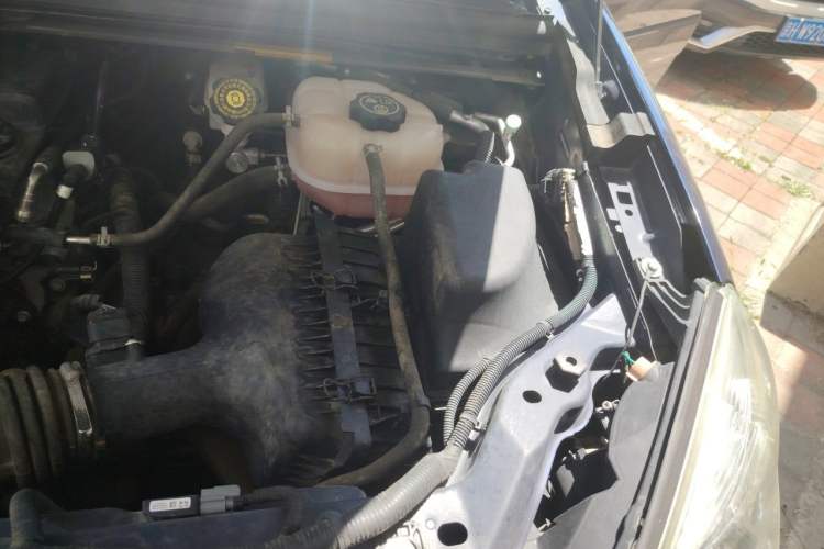Used Buick GL8 2014 2.4L Classic Edition Engine Bay Left