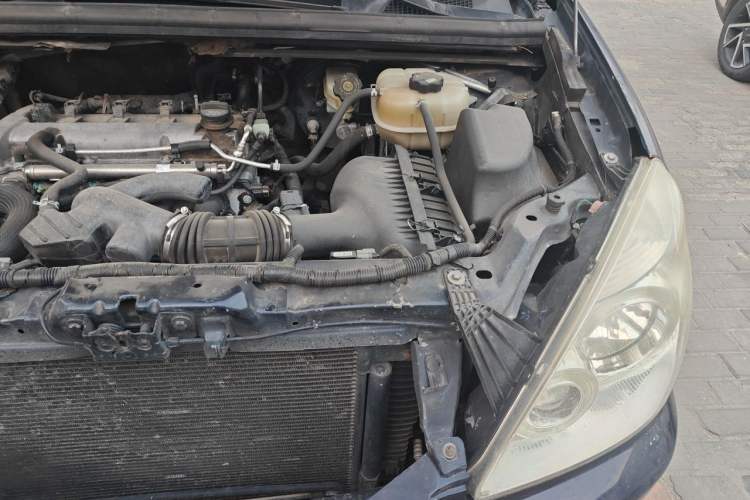 Used Buick GL8 2014 2.4L Classic Edition Engine Bay Left