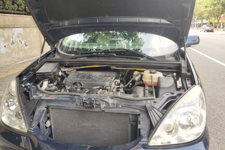 Used Buick GL8 2014 2.4L Classic Edition Engine Bay