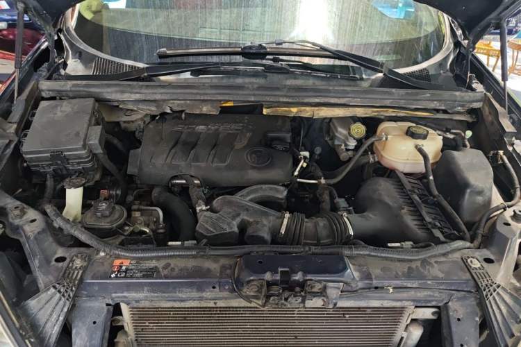 Used Buick GL8 2014 2.4L Comfort Edition Engine Bay