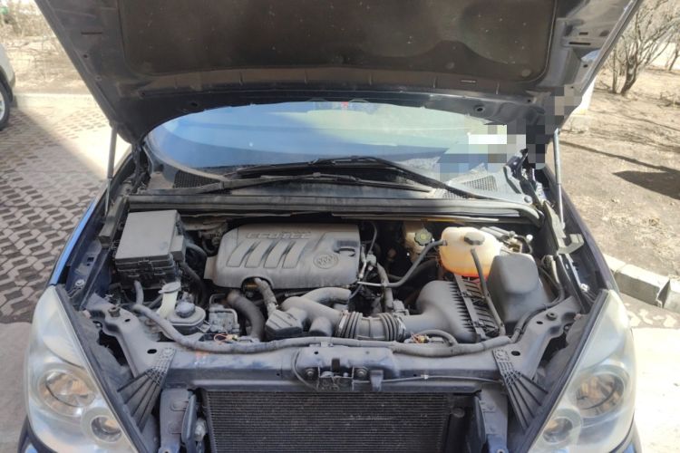Used Buick GL8 2014 2.4L Classic Edition Engine Bay