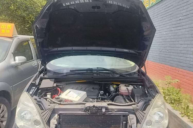 Used Buick GL8 2014 2.4L Executive Edition Engine Bay