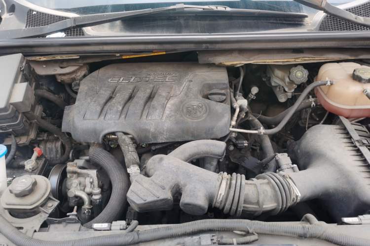 Used Buick GL8 2014 2.4L Classic Edition Engine Bay