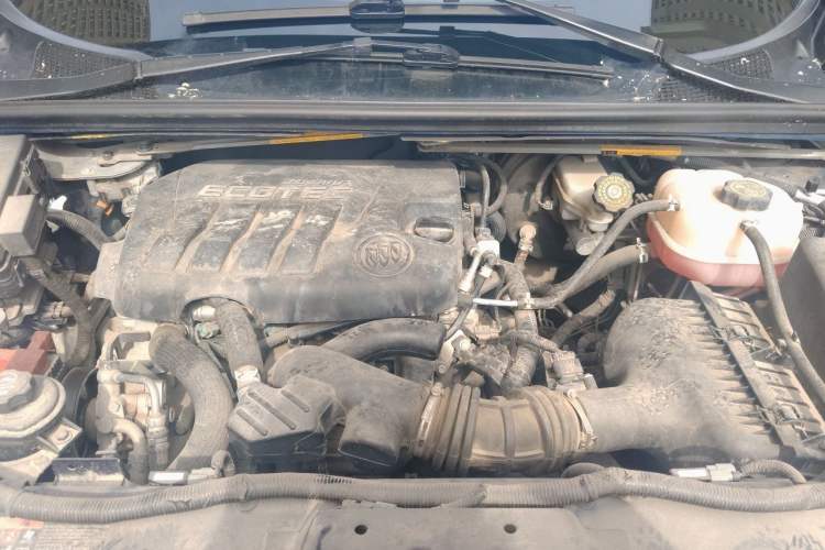 Used Buick GL8 2014 2.4L Executive Edition Engine Bay