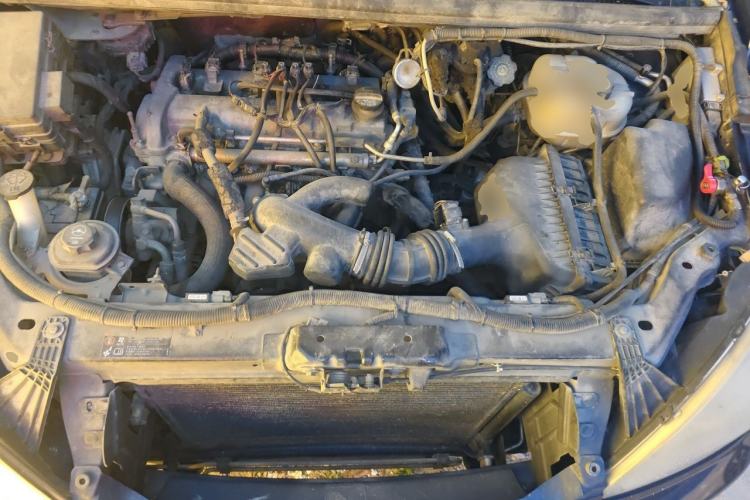 Used Buick GL8 2014 2.4L Classic Edition Engine Bay