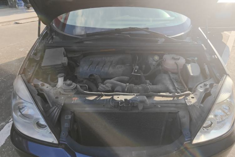 Used Buick GL8 2014 2.4L Classic Edition Engine Bay