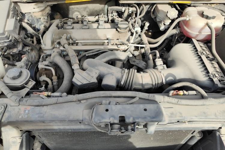 Used Buick GL8 2014 2.4L Classic Edition Engine Bay