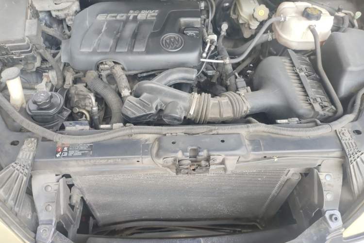 Used Buick GL8 2014 2.4L Classic Edition Engine Bay