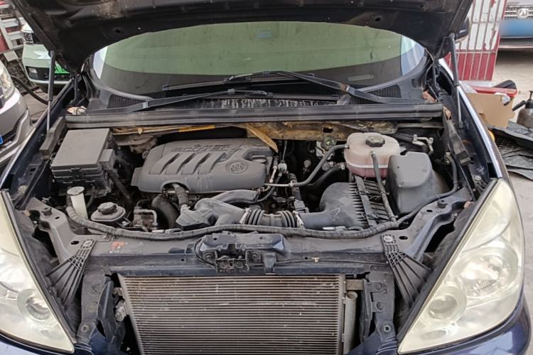 Used Buick GL8 2014 2.4L Classic Edition Engine Bay