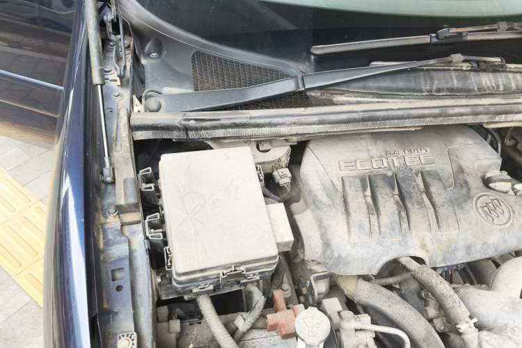 Used Buick GL8 2014 2.4L Classic Edition Engine Bay Right