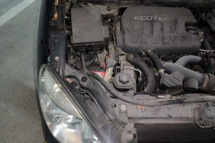 Used Buick GL8 2014 2.4L Classic Edition Engine Bay Right