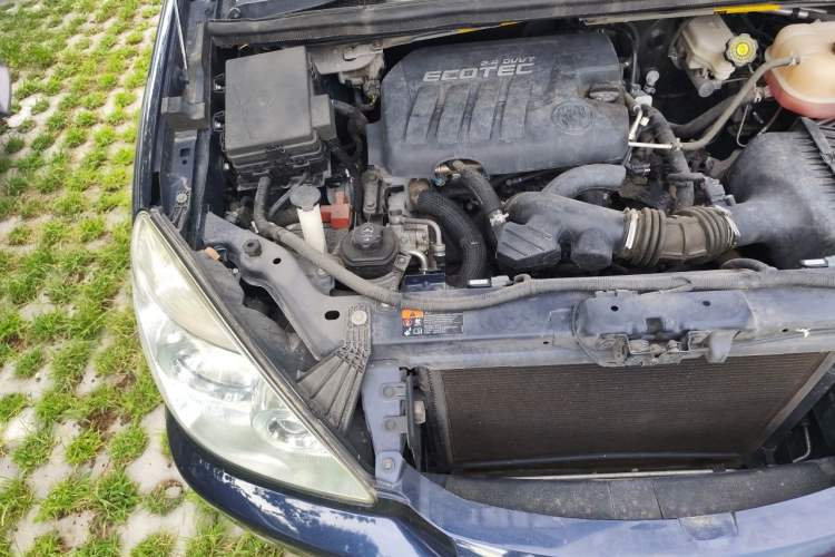 Used Buick GL8 2014 2.4L Classic Edition Engine Bay Right