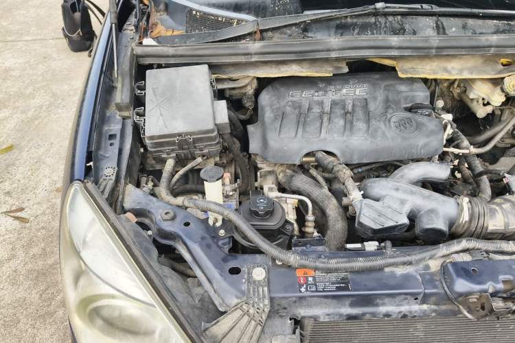 Used Buick GL8 2014 2.4L Classic Edition Engine Bay Right